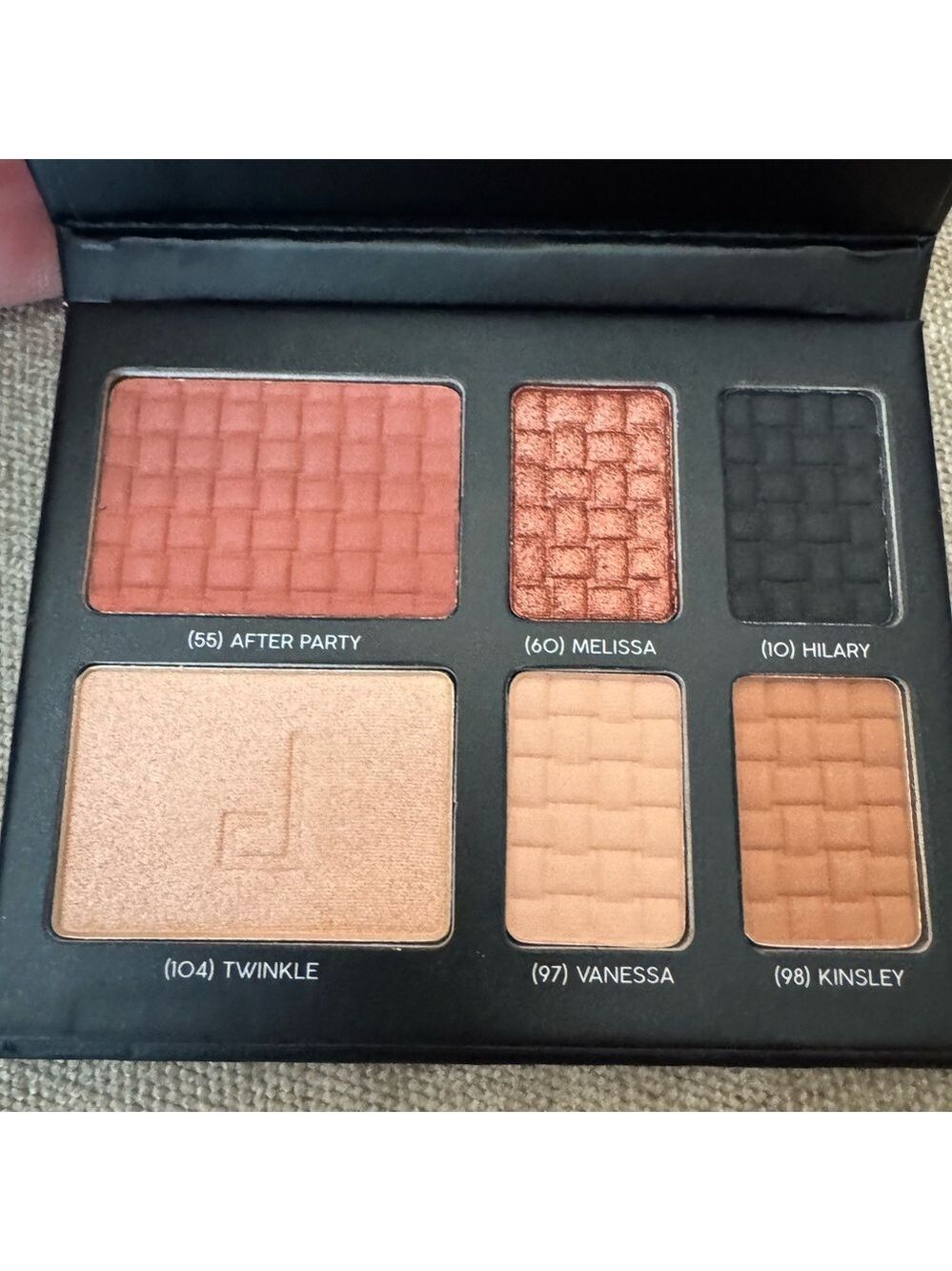 Doucce Freematic Eyeshadow Palette 6 Colors - NIP - Sealed